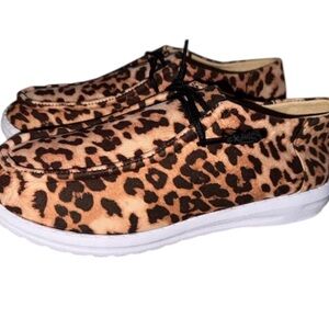 🆕 Women’s leopard print loafers